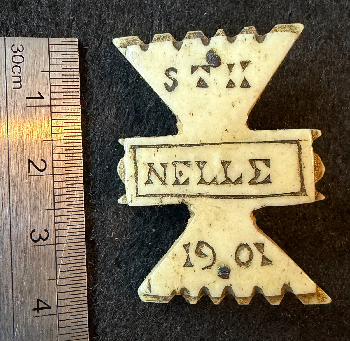 Rare animal bone brooch – Made by a Boer War prisoner following his capture at the Battle of Paardeberg in 1900 and subsequent imprisonment on the island of Saint Helena in the South Atlantic