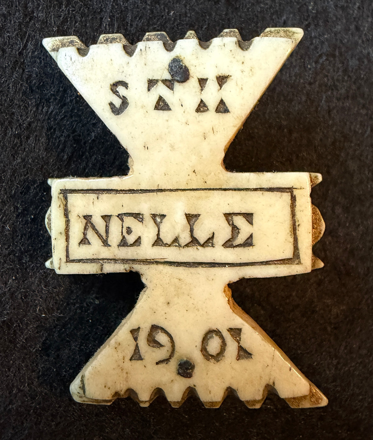 Rare animal bone brooch – Made by a Boer War prisoner following his capture at the Battle of Paardeberg in 1900 and subsequent imprisonment on the island of Saint Helena in the South Atlantic