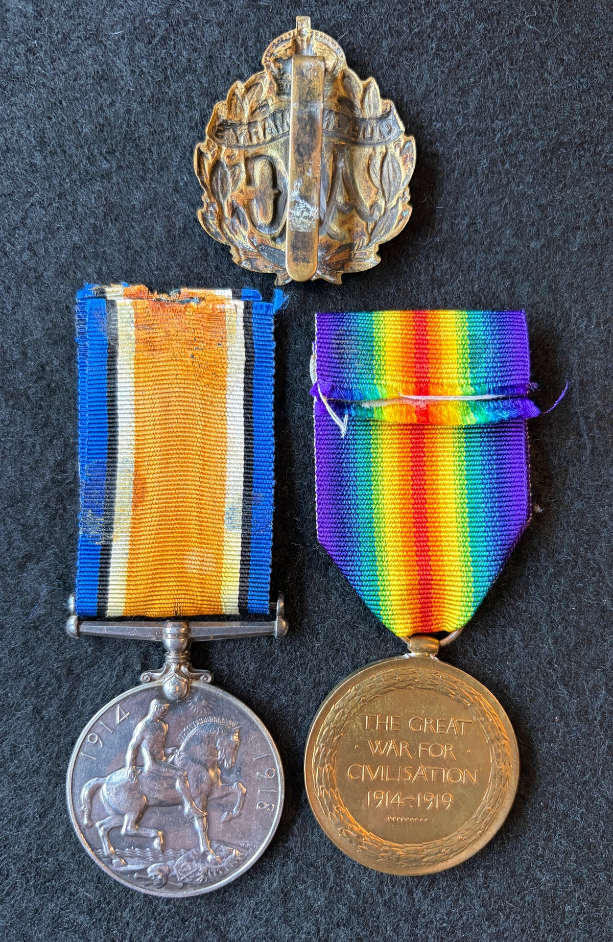 Rare WW1 British War & Victory Medal (female recipient) – Awarded to Worker (TELEGRAPHIST) LOTTIE ELEANOR STEVENS Queen Mary’s Army Auxiliary Corps, formerly Women’s Army Auxiliary Corps + brass Q.M.A.A.C. cap badge – Attached RE Signal Service