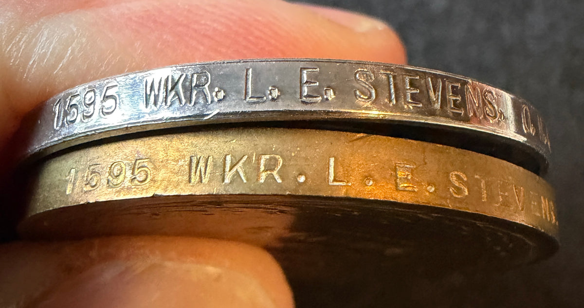 Rare WW1 British War & Victory Medal (female recipient) – Awarded to Worker (TELEGRAPHIST) LOTTIE ELEANOR STEVENS Queen Mary’s Army Auxiliary Corps, formerly Women’s Army Auxiliary Corps + brass Q.M.A.A.C. cap badge – Attached RE Signal Service