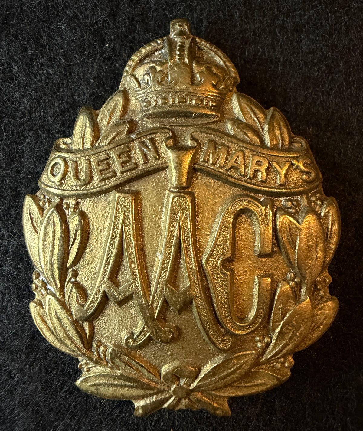 Rare WW1 British War & Victory Medal (female recipient) – Awarded to Worker (TELEGRAPHIST) LOTTIE ELEANOR STEVENS Queen Mary’s Army Auxiliary Corps, formerly Women’s Army Auxiliary Corps + brass Q.M.A.A.C. cap badge – Attached RE Signal Service
